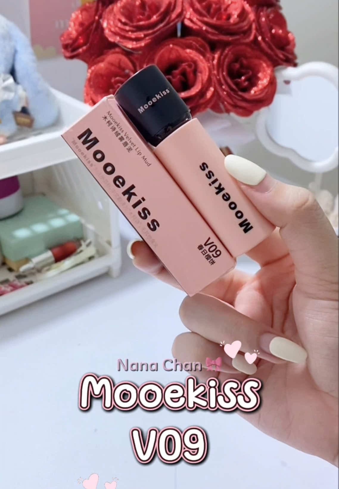 Màu V09 Mooekiss, hồng đào nhẹ cho makeup hằng ngày